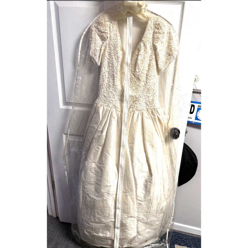 Vintage 80s Silk Beaded Lace Wedding Dress Short Sleeve Bow Back Cream
